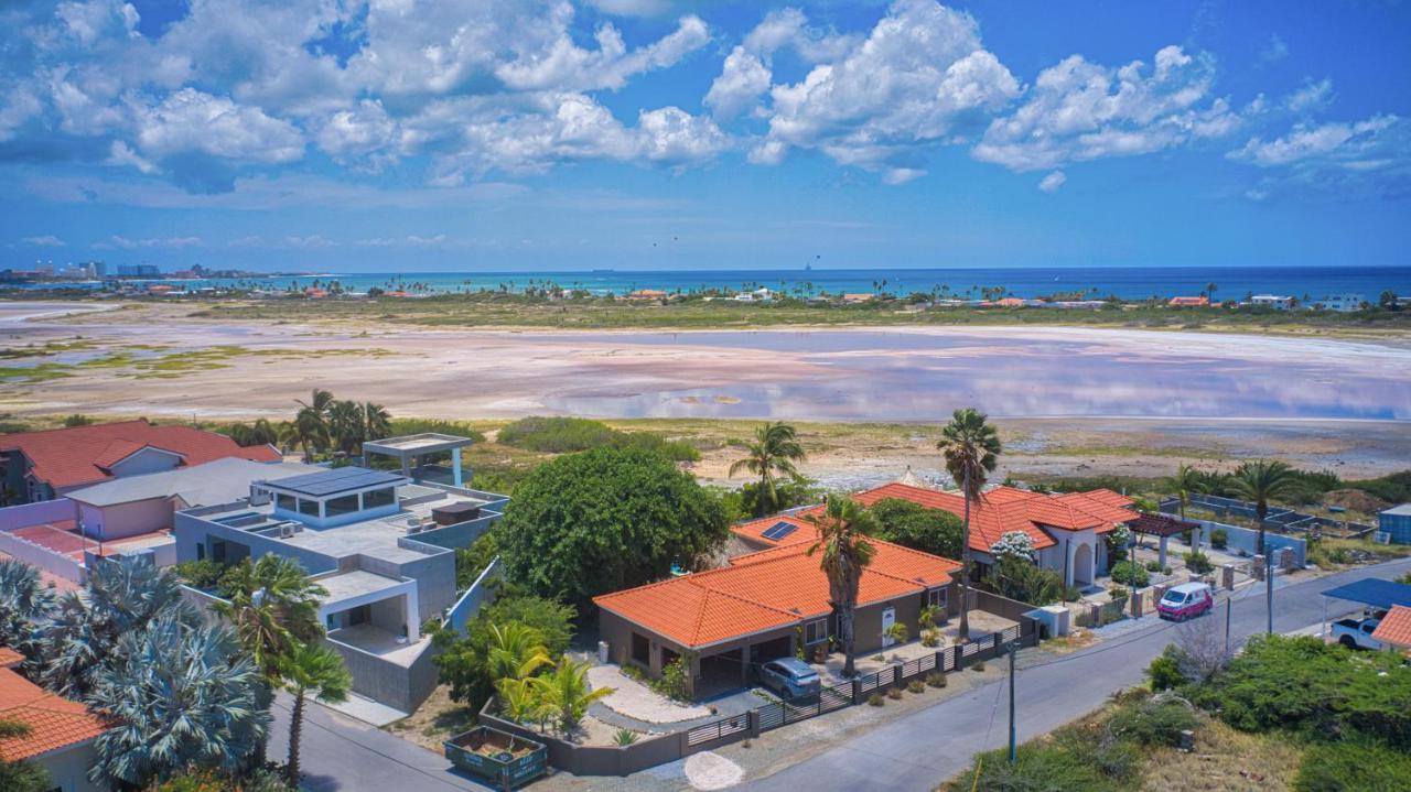 Lama Y Solo Unique Private Room Walking Distance To The Beach Palm Beach Kültér fotó