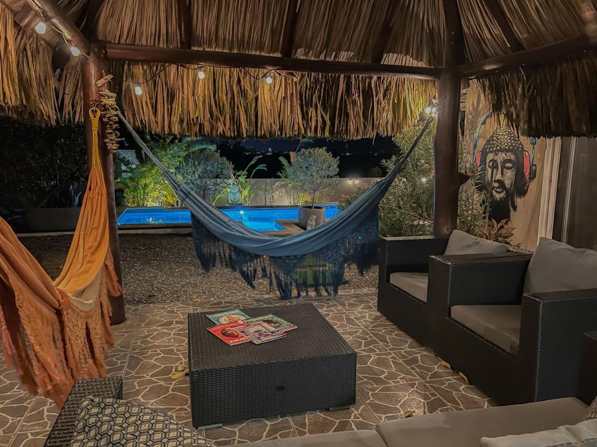 Lama Y Solo Unique Private Room Walking Distance To The Beach Palm Beach Kültér fotó