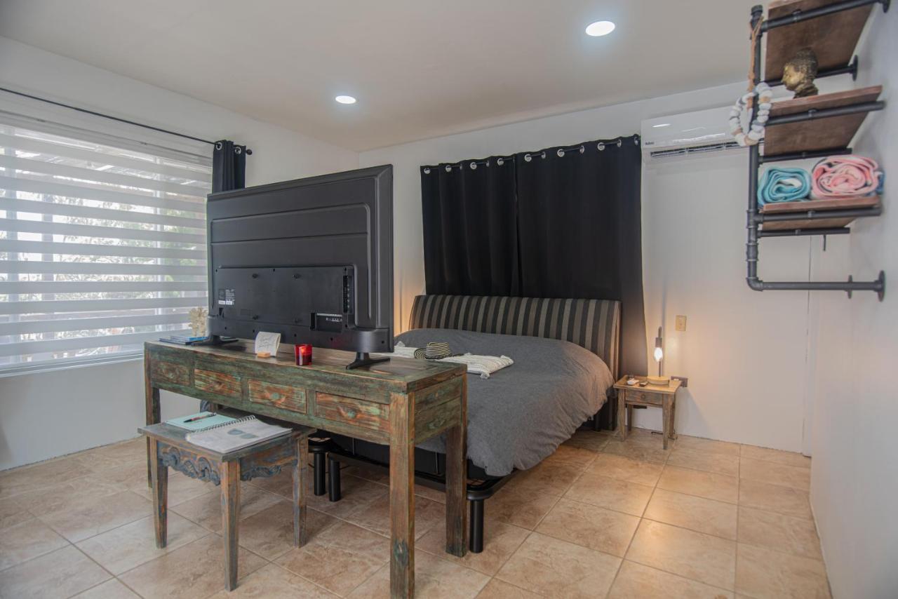 Lama Y Solo Unique Private Room Walking Distance To The Beach Palm Beach Kültér fotó