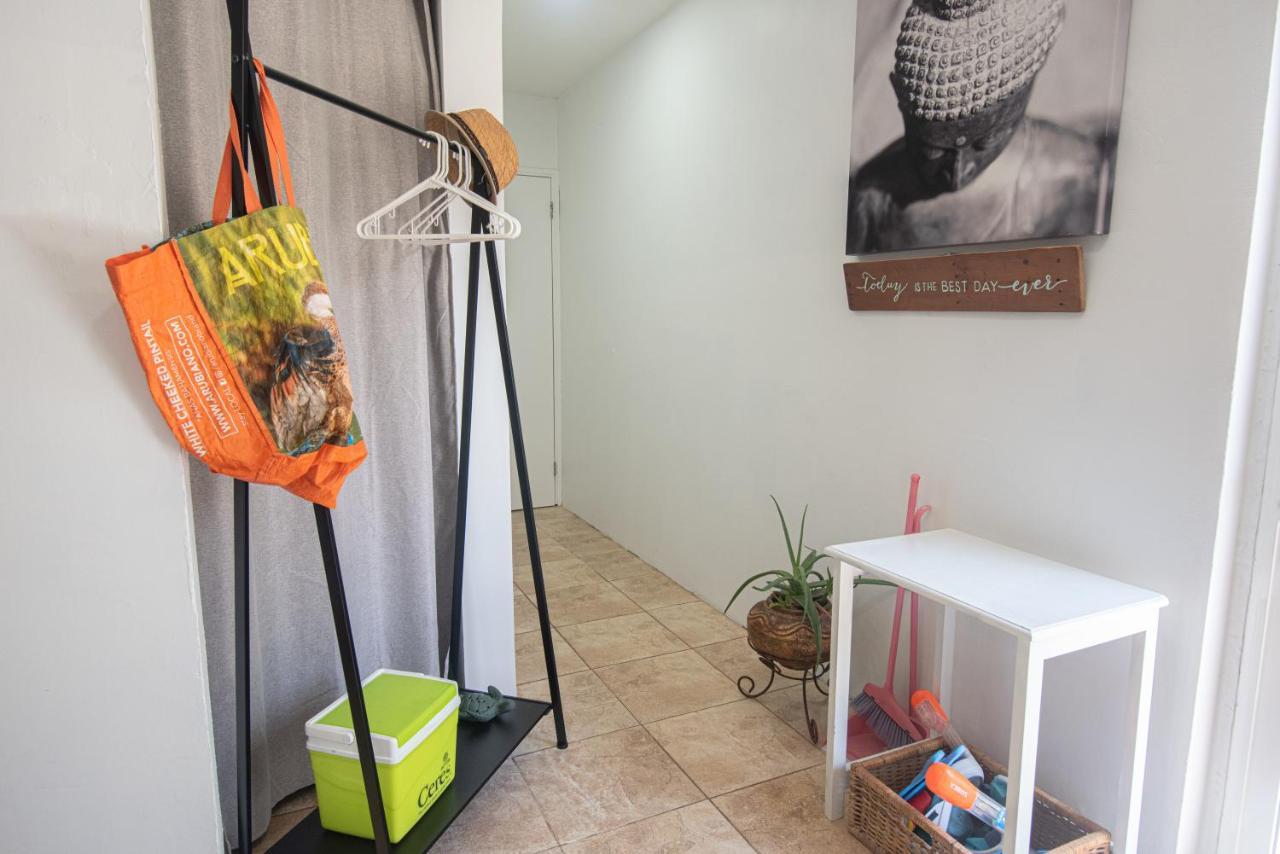 Lama Y Solo Unique Private Room Walking Distance To The Beach Palm Beach Kültér fotó